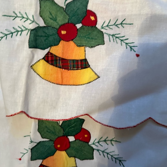 Vintage Doily Christmas Bells & Holly White Cloth Placemat Set Of 4. New. 12x18 - Picture 3 of 3
